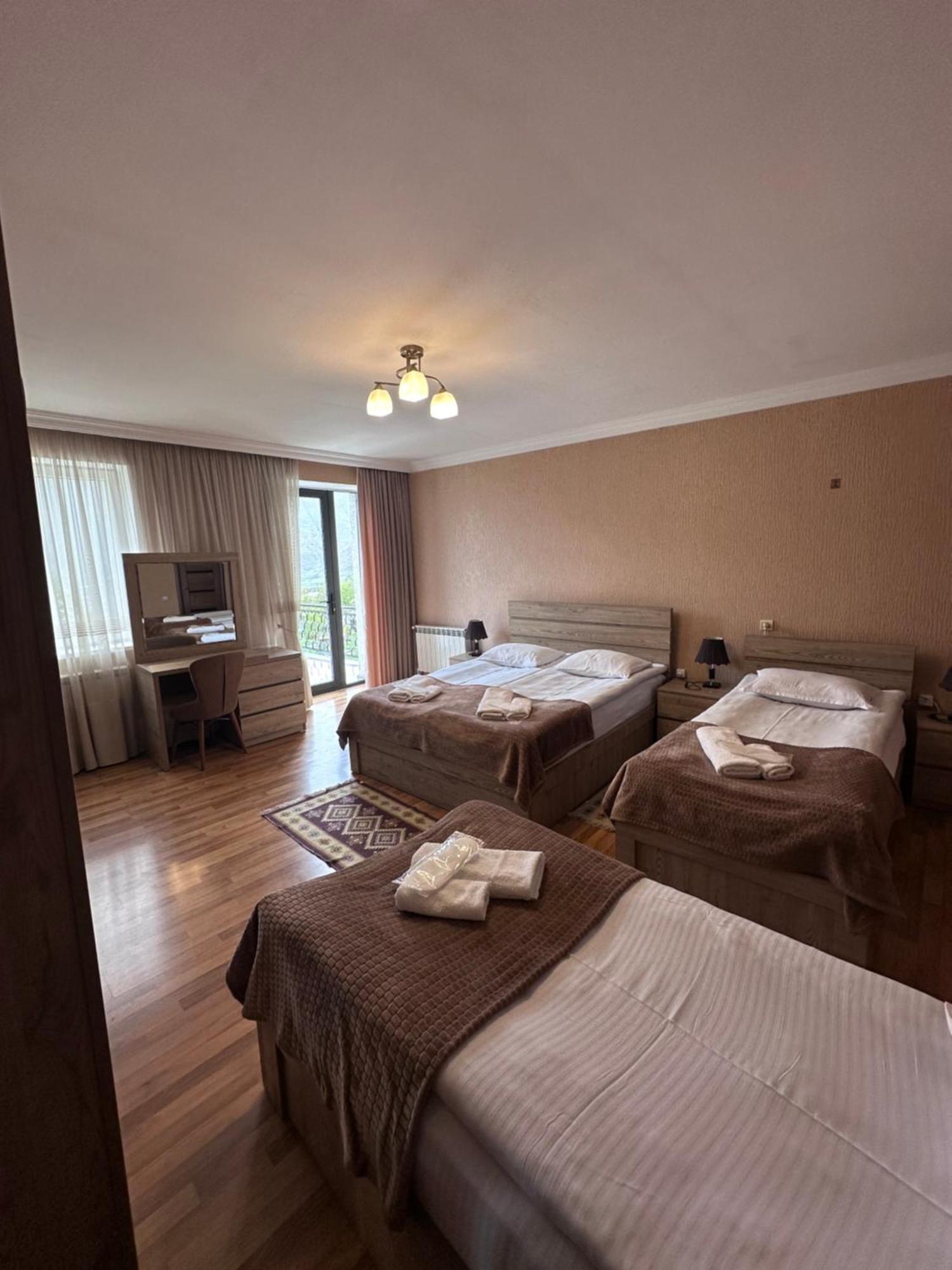 Kazbegi Guide Hotel Екстериор снимка